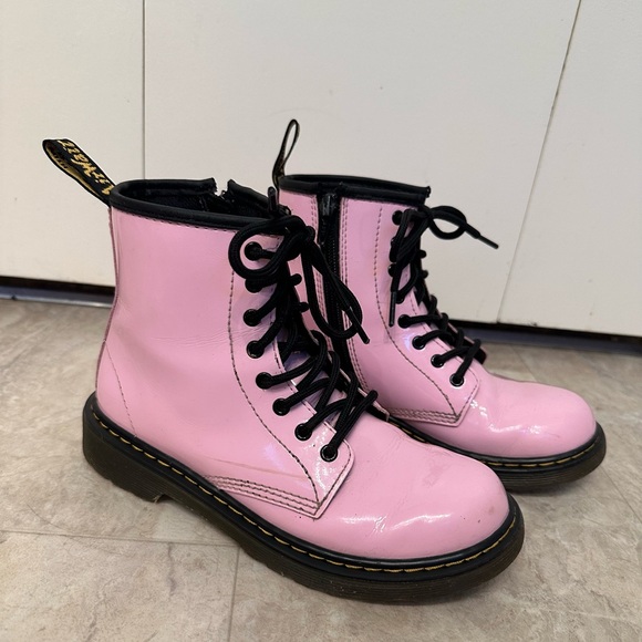 Dr Martens light pink patent leather boots - Picture 4 of 9
